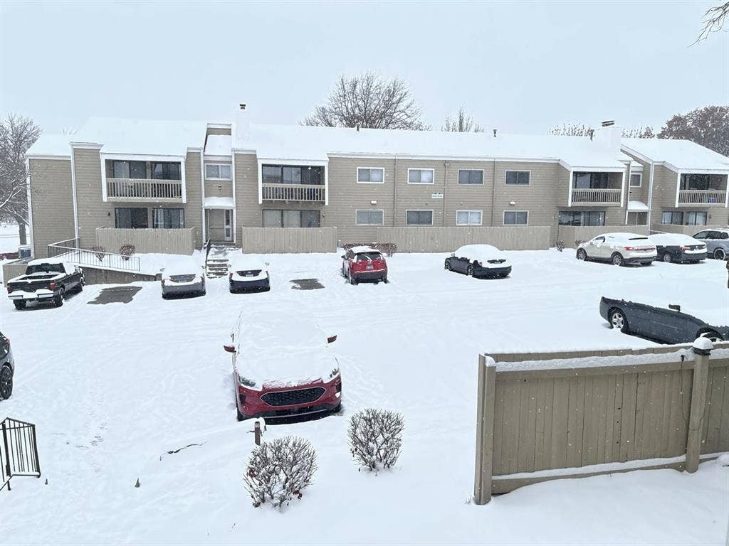 2 bedroom shared kitchen + restroom