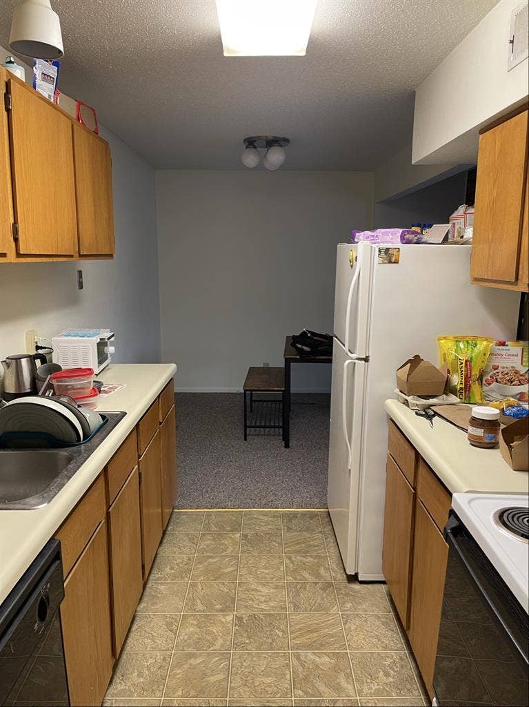 2 bedroom shared kitchen + restroom