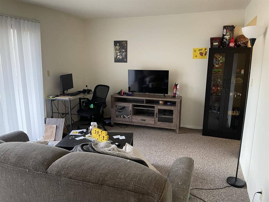 2 bedroom shared kitchen + restroom