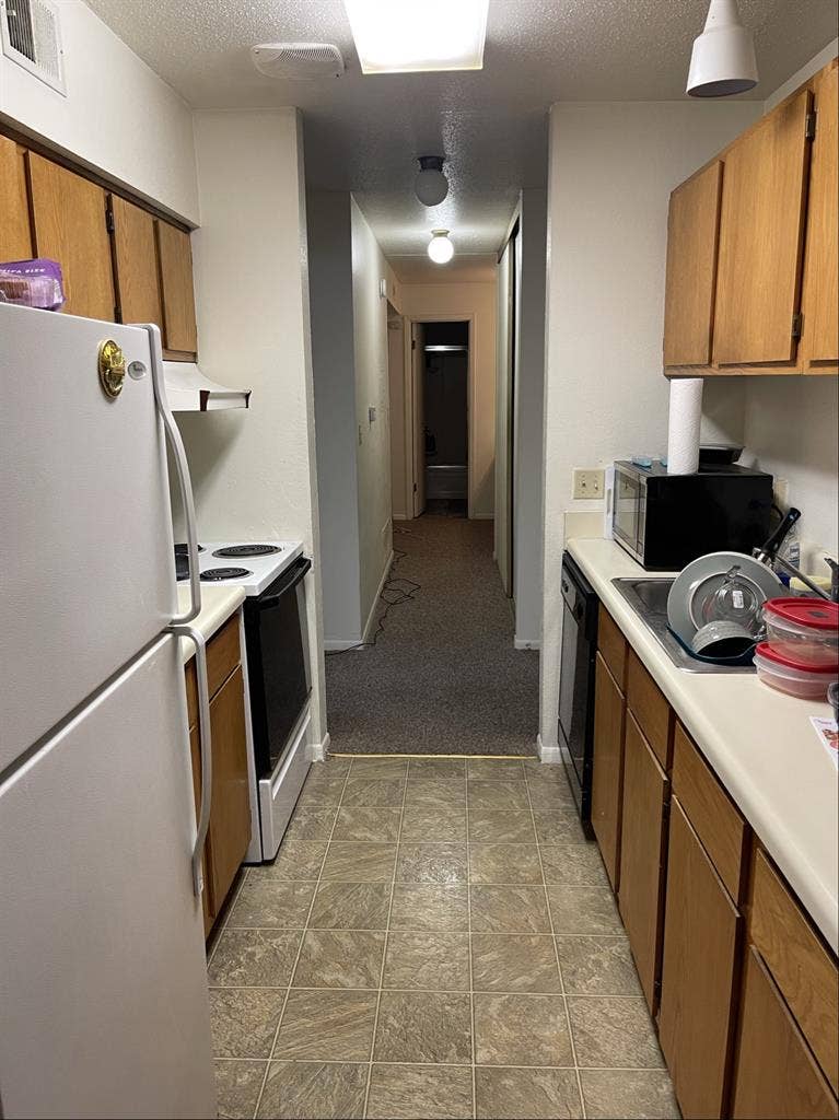 2 bedroom shared kitchen + restroom