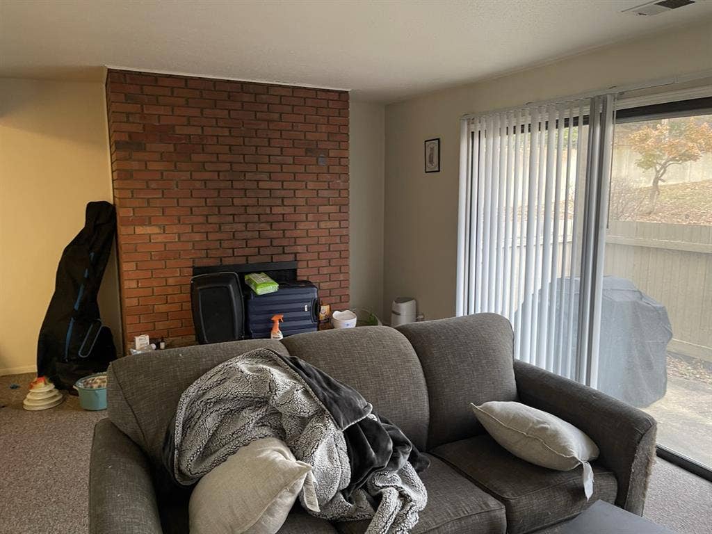 2 bedroom shared kitchen + restroom