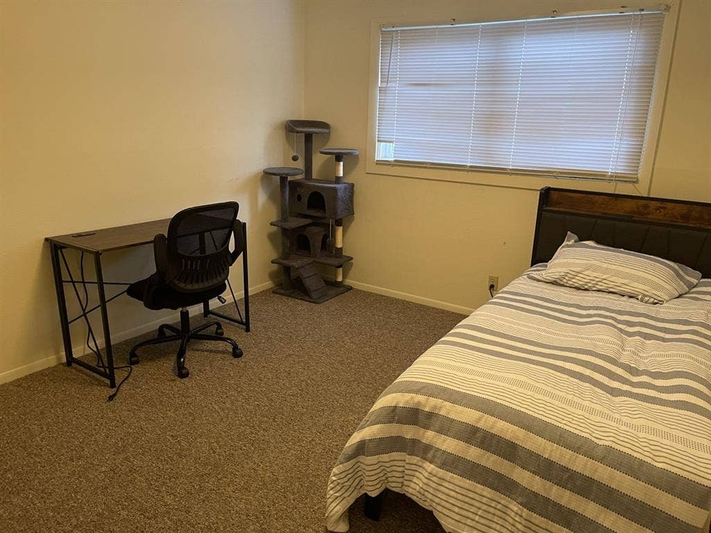 2 bedroom shared kitchen + restroom