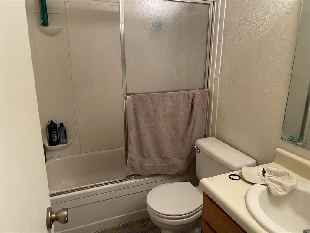 2 bedroom shared kitchen + restroom