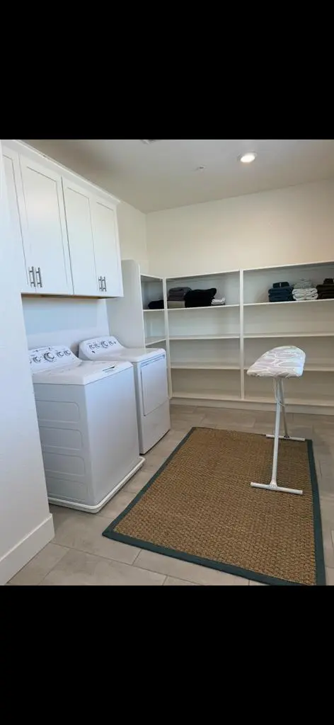 Fully Furnished Room Natomas!