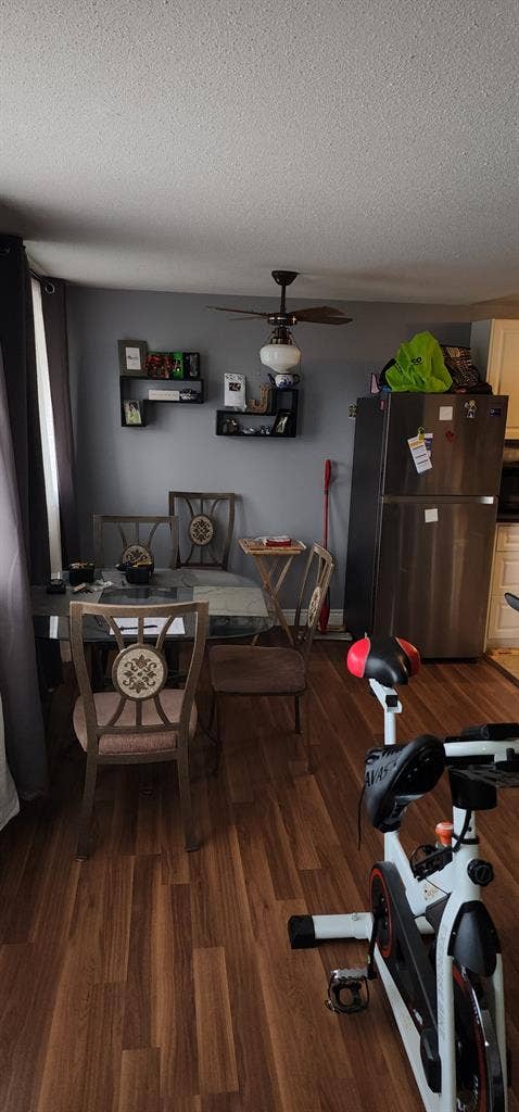 quiet building,  1 parking spot