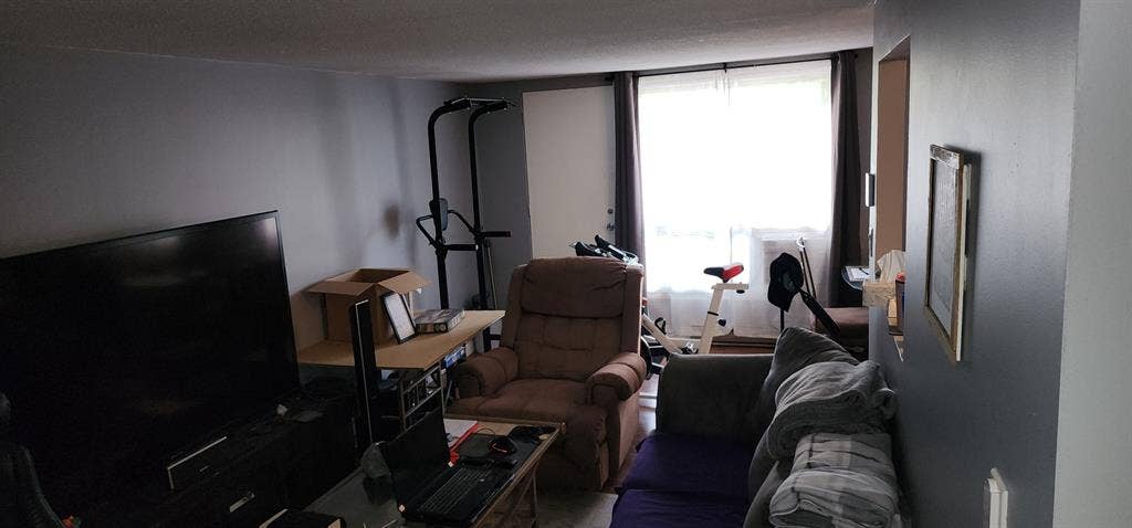 quiet building,  1 parking spot