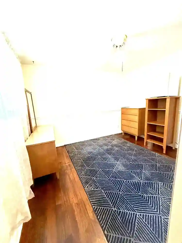 Room for rent, looking for females!