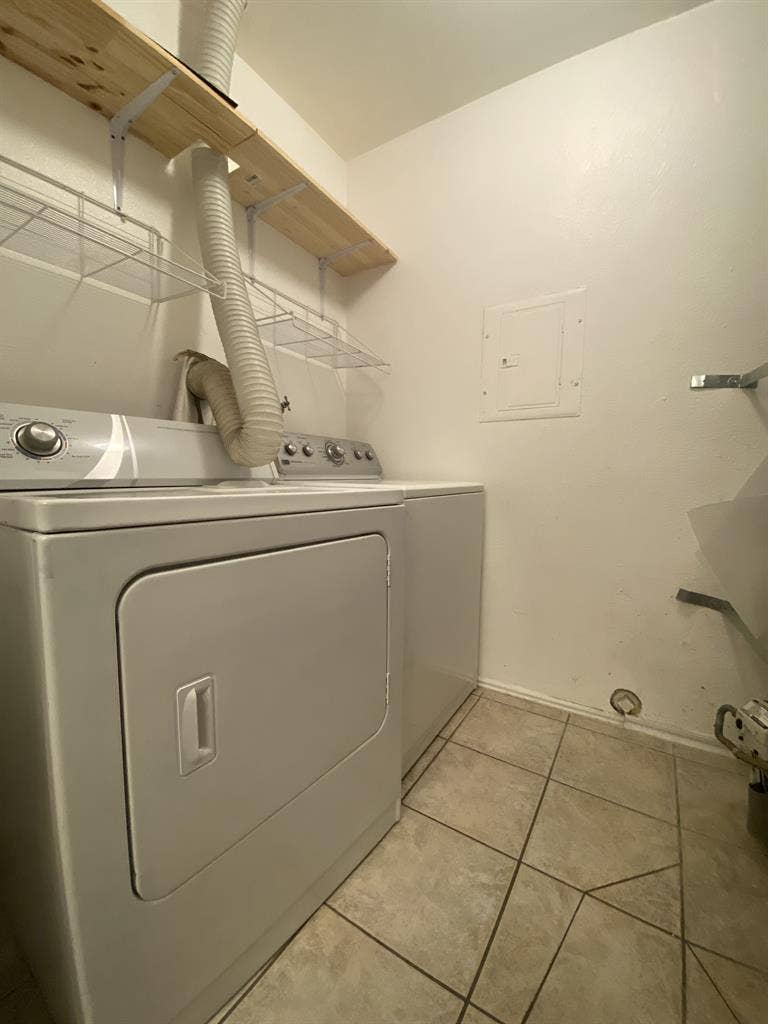 Private Room & Bathroom - Male Only