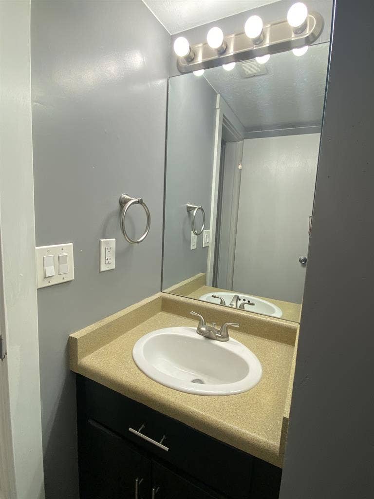 Private Room & Bathroom - Male Only