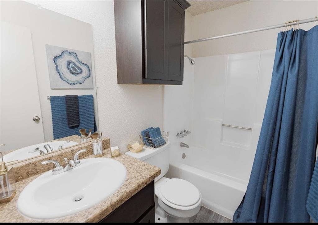 I’m looking for a female roommate✨