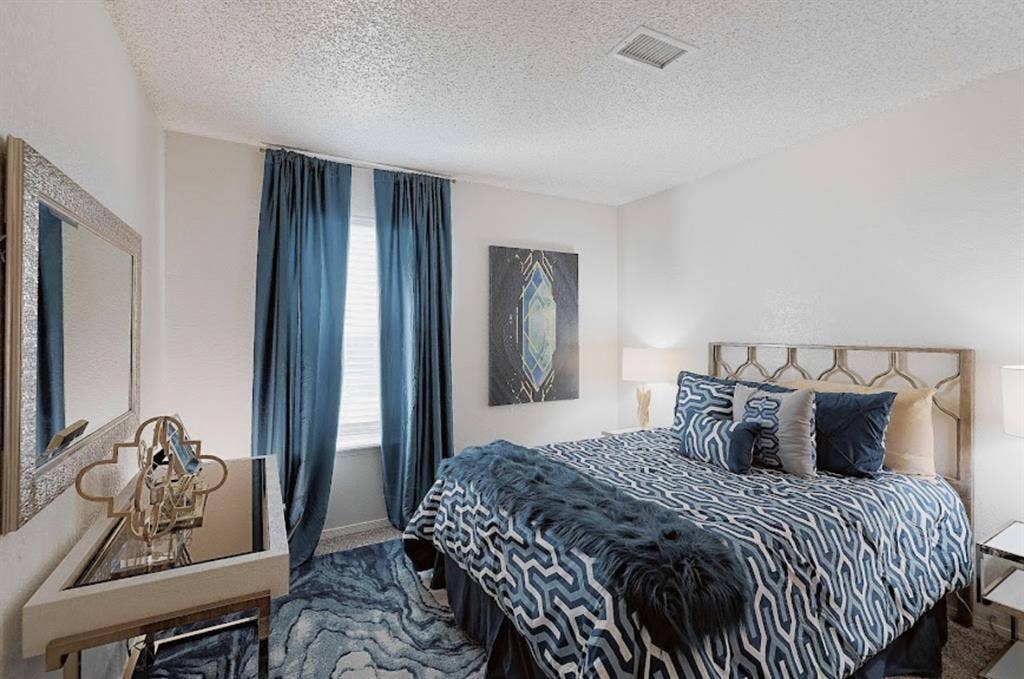 I’m looking for a female roommate✨