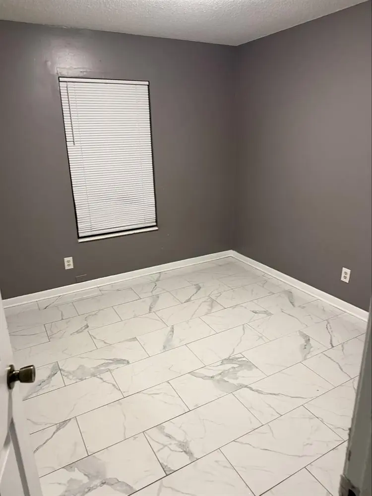 Looking for roommate