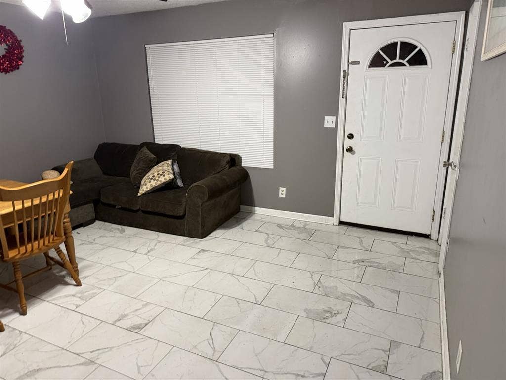 Looking for roommate