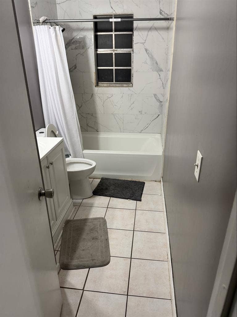 Looking for roommate