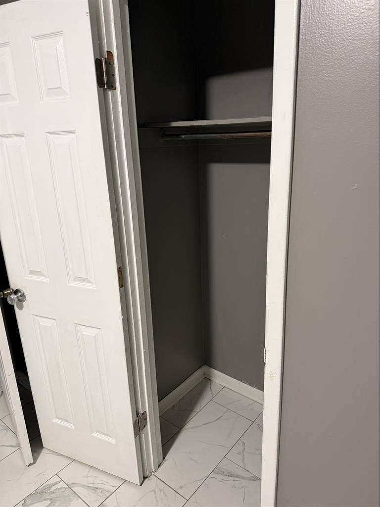 Looking for roommate