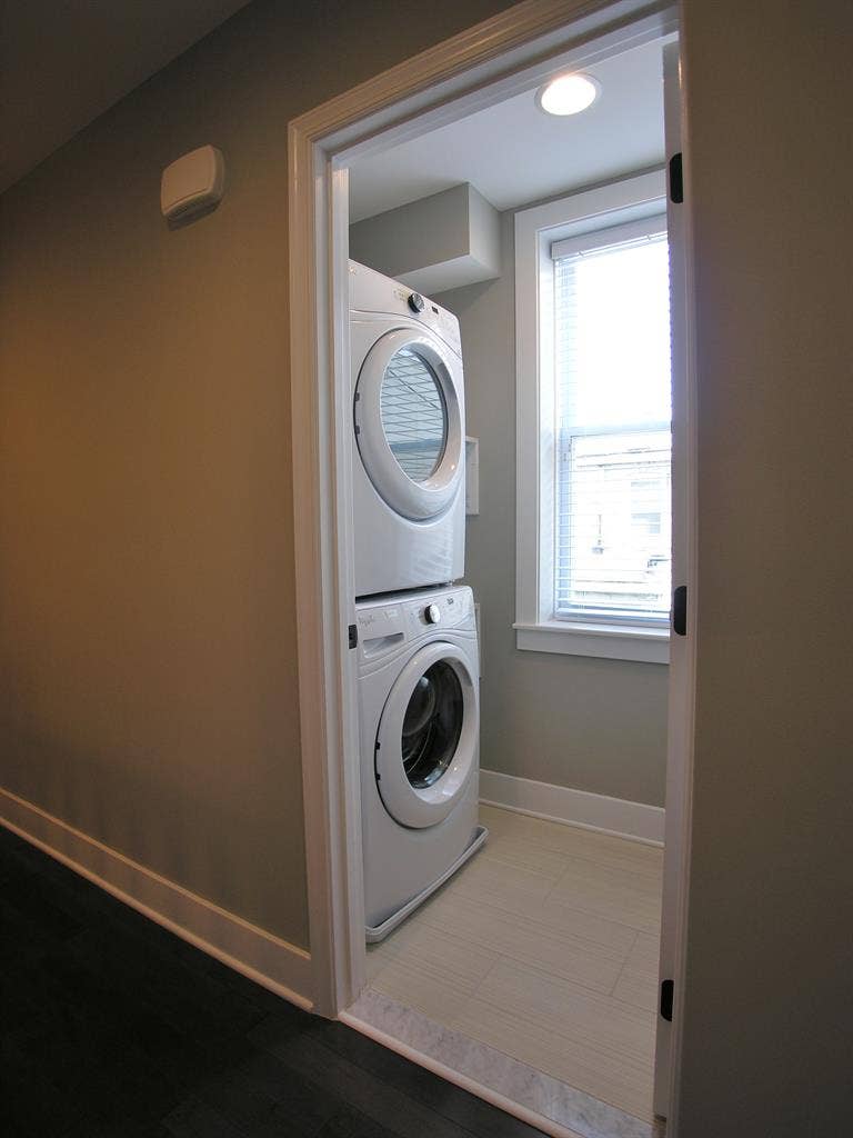 Canton Townhouse Room