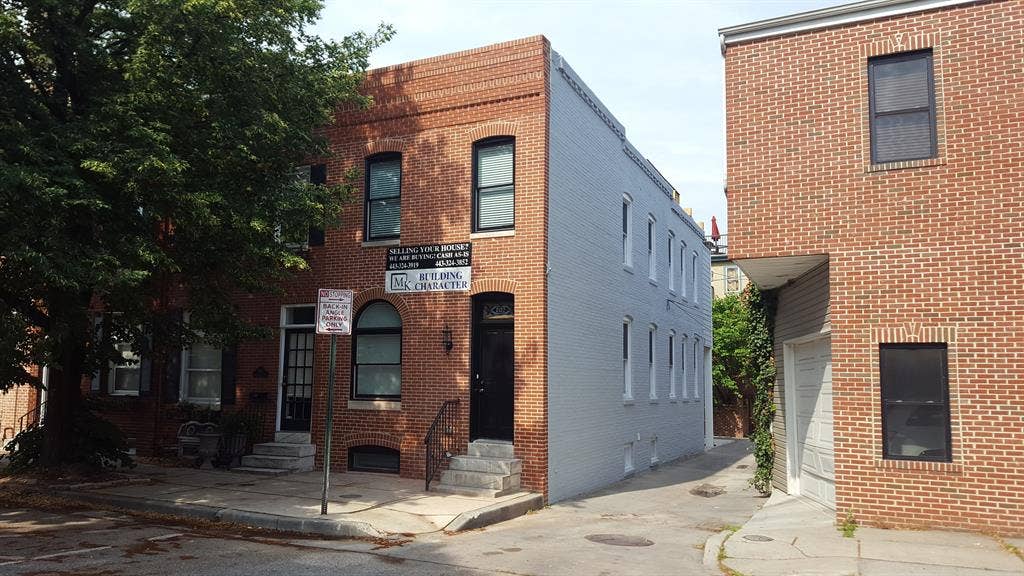 Canton Townhouse Room