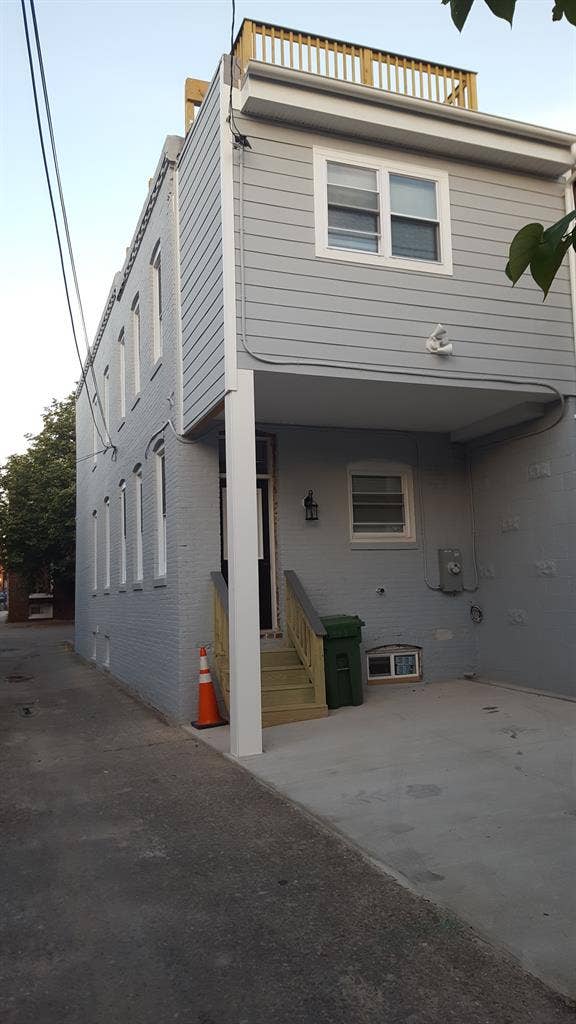 Canton Townhouse Room