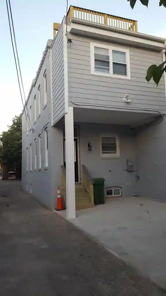 Canton Townhouse Room