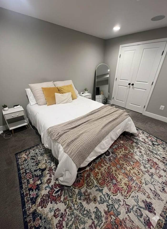 Canton Townhouse Room