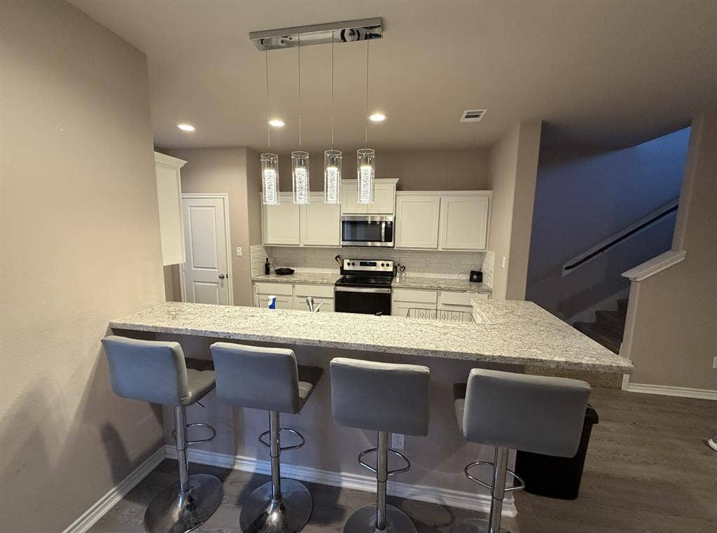 Sublease - $/mo -FREE UTILITIES