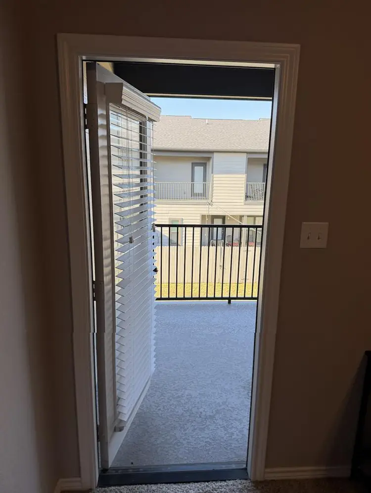 Sublease - $/mo -FREE UTILITIES