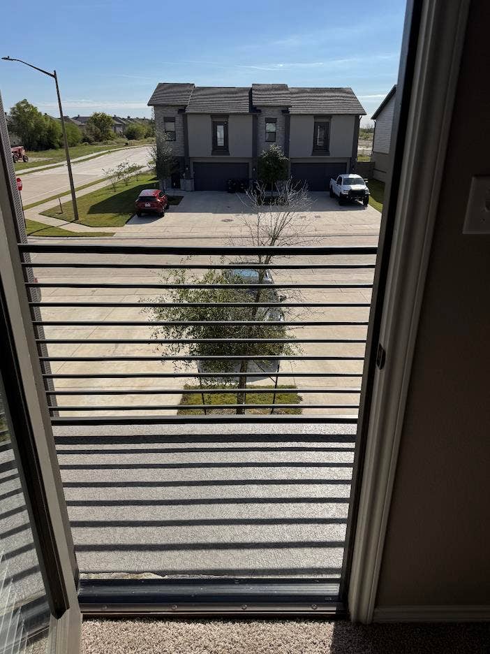 Sublease - $/mo -FREE UTILITIES