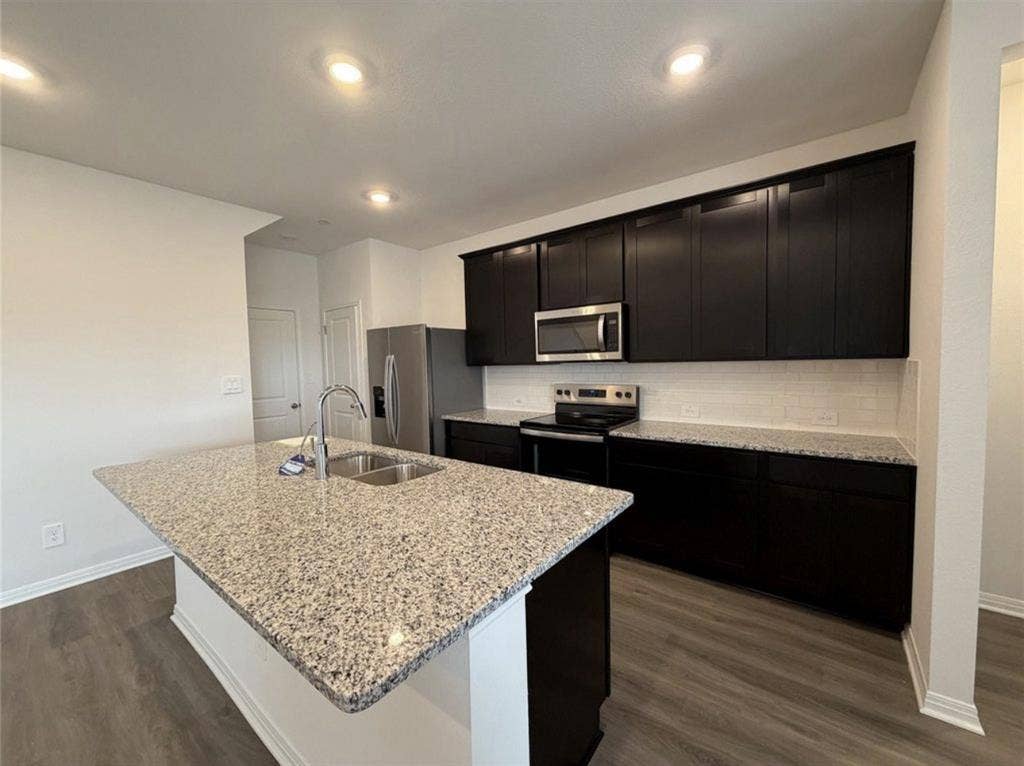 Share this nice new home with me!