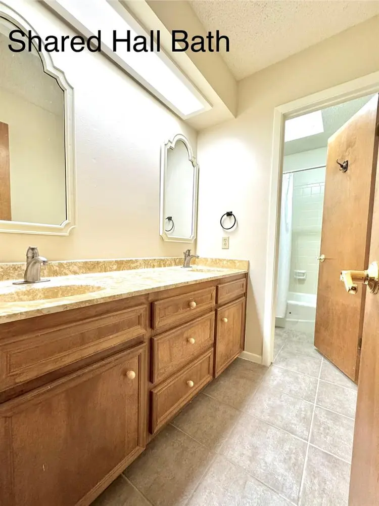 Seeking 1 roommate in Bastrop Feb 1