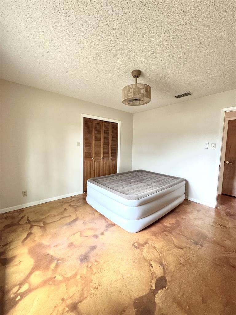 Seeking 1 roommate in Bastrop Feb 1