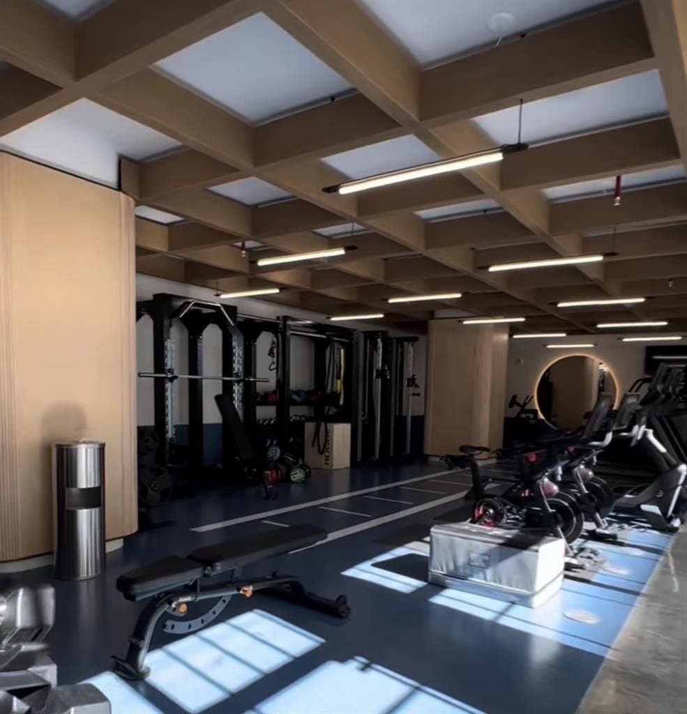 Apartment to share ( Men only)