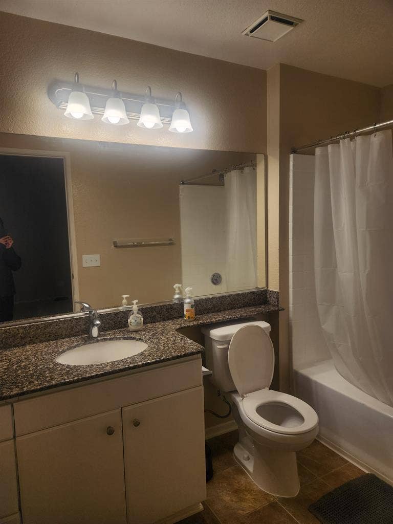 Roommate Wanted Private Room inB