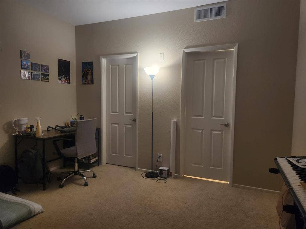 Roommate Wanted Private Room inB