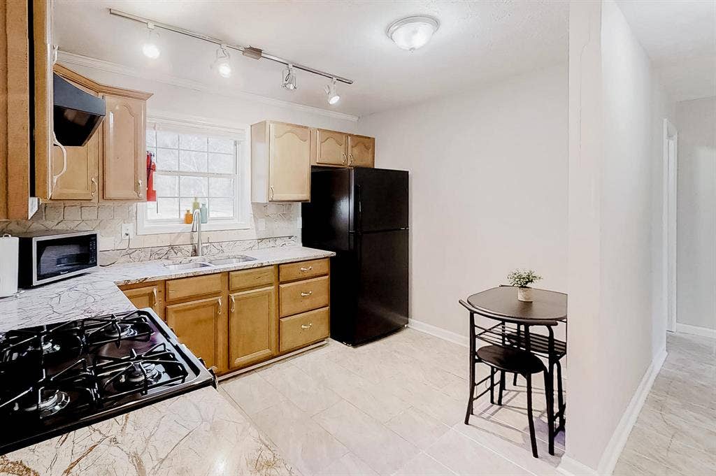 9 BR in Stone Mountain