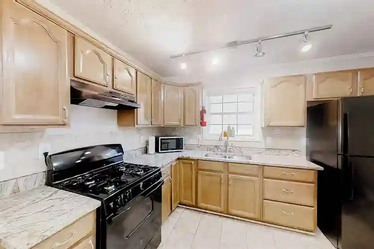 9 BR in Stone Mountain