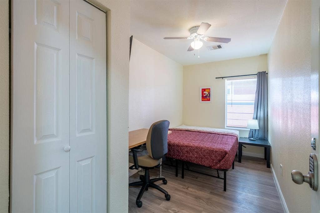 1 BR in Houston