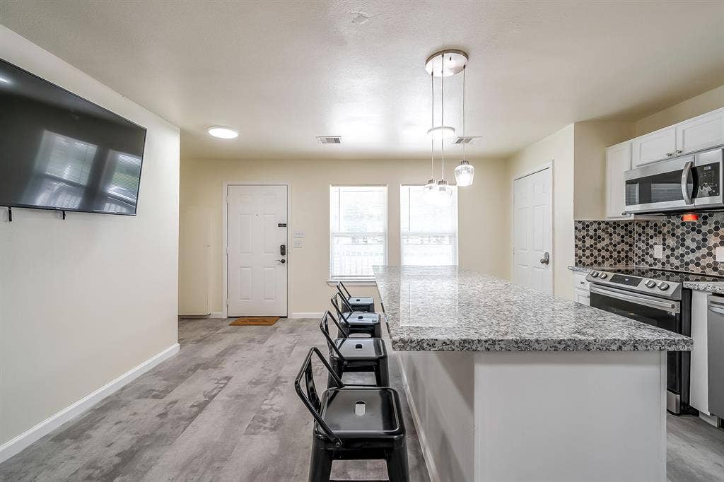 1 BR in Houston