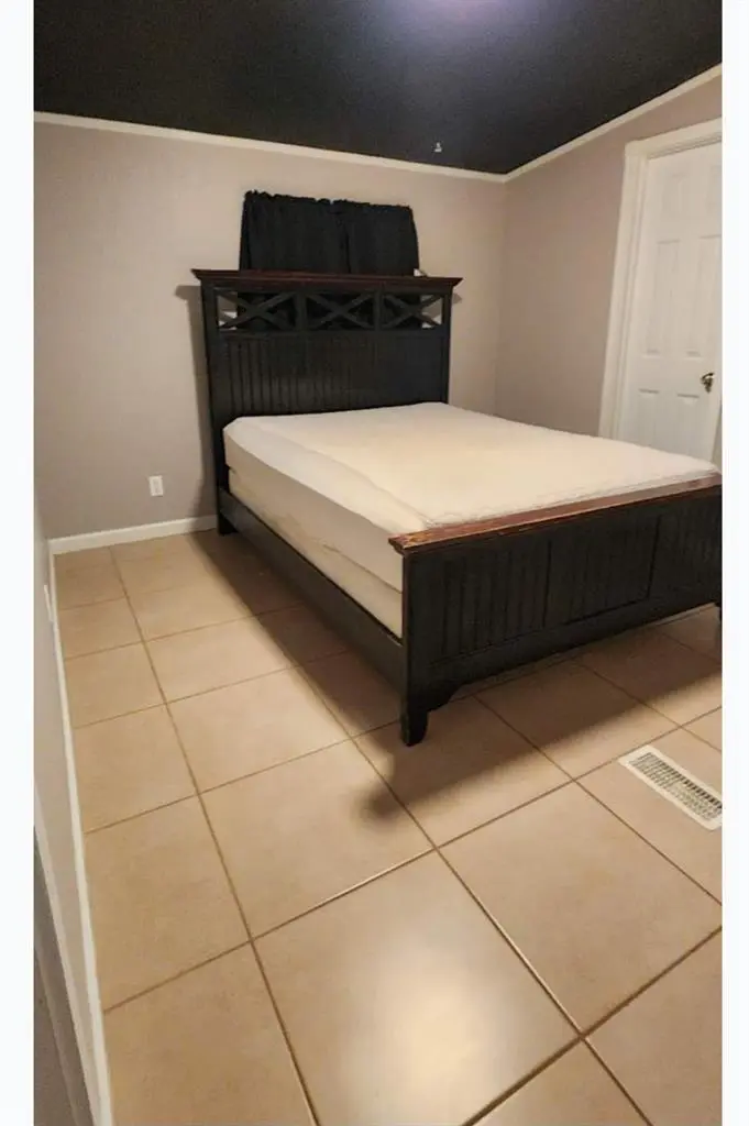 Furnished room in large house