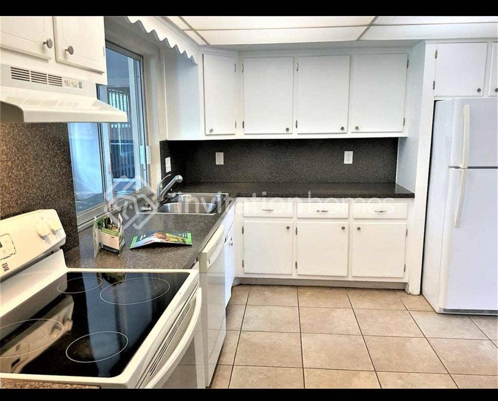 Shared house, own bedroom, own bath