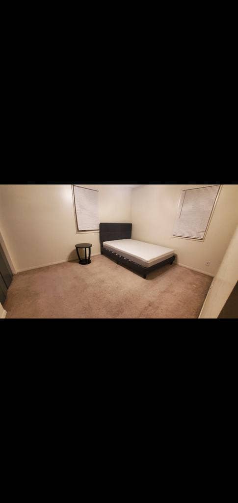 I'm looking for a roommate