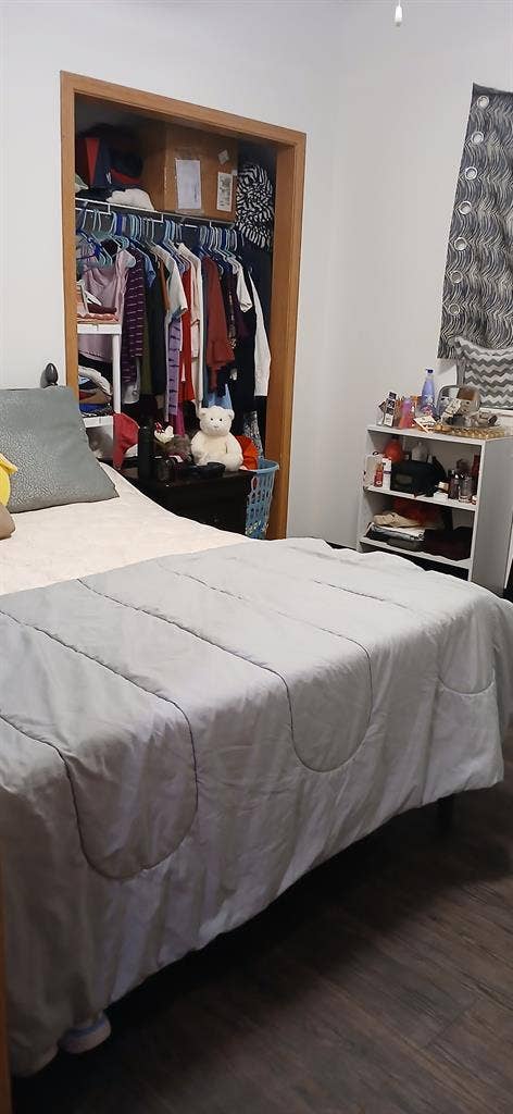 Spring sublease for female