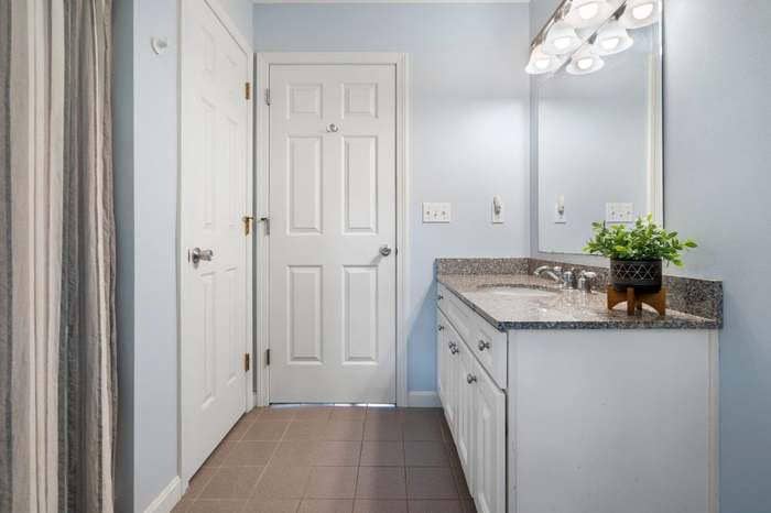 Looking for roommates