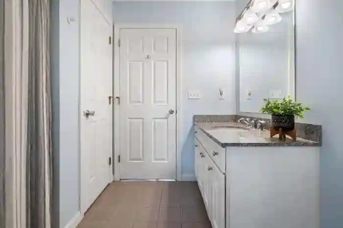 Looking for roommates