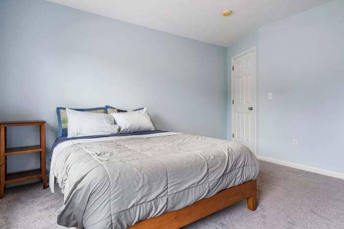 Looking for roommates