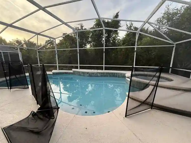 5 bedroom house with pool