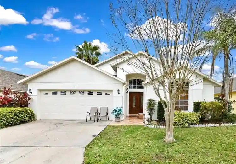 5 bedroom house with pool