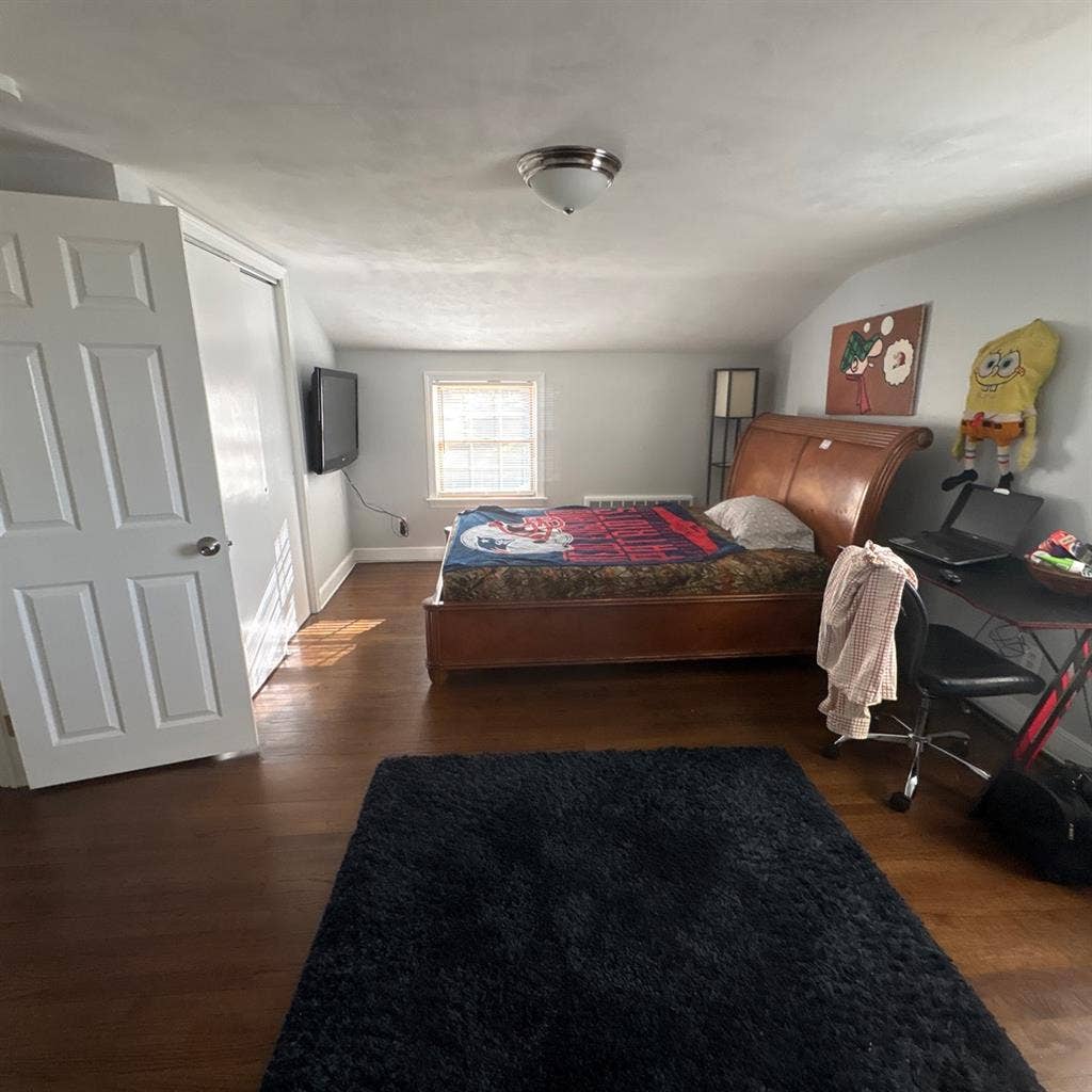 Lookin for a peaceful roommate