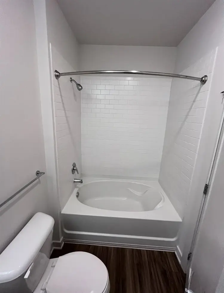 NASHVILLE SUBLEASE AVAILABLE!