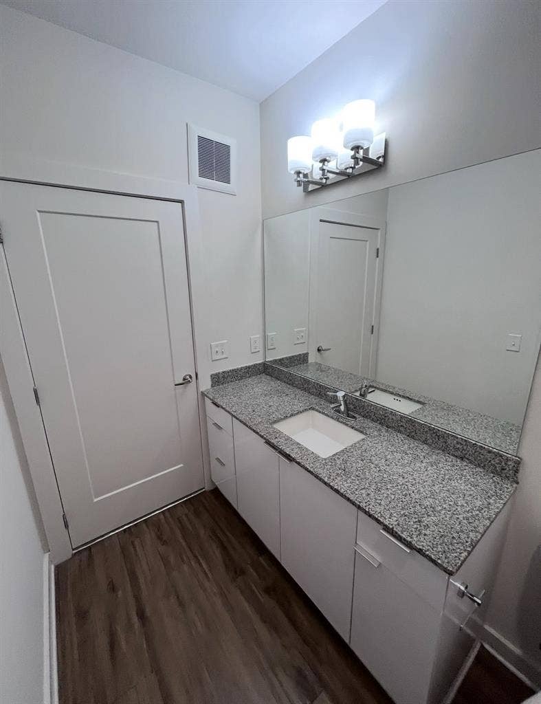 NASHVILLE SUBLEASE AVAILABLE!