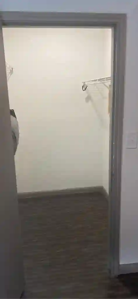 LOOKING FOR A ROOMATE